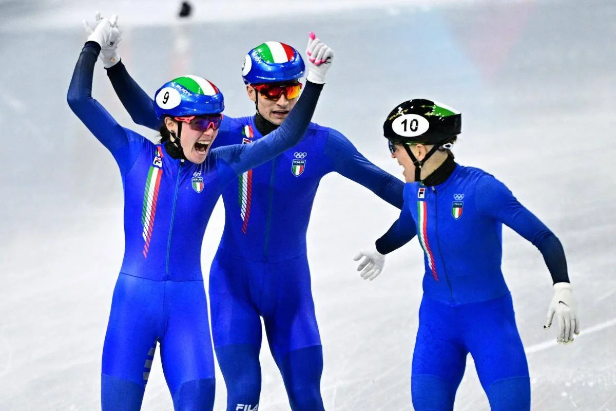 Italia d’oro nella staffetta mista dello short track: Arianna Fontana da leggenda