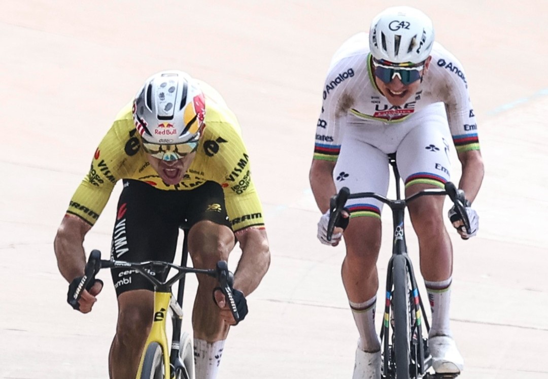 Wout van Aert vince una Roubaix leggendaria: il successo che vale una vita
